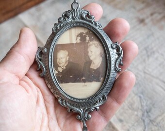 Small ornate pewter oval frame – Vintage mini metal photo frame – Baroque style wall decor