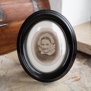 Vintage oval picture frame Small black wooden photo frame