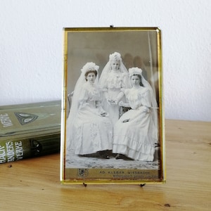 Zwevende fotolijst Antieke lijstloze lijst Victoriaanse afgeschuinde glazen fotolijst met foto op kastkaart Oud trouwportret