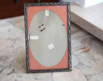 Vintage tabletop or wall photo frame - Brass ornate simple picture holder - Scandinavian home decor