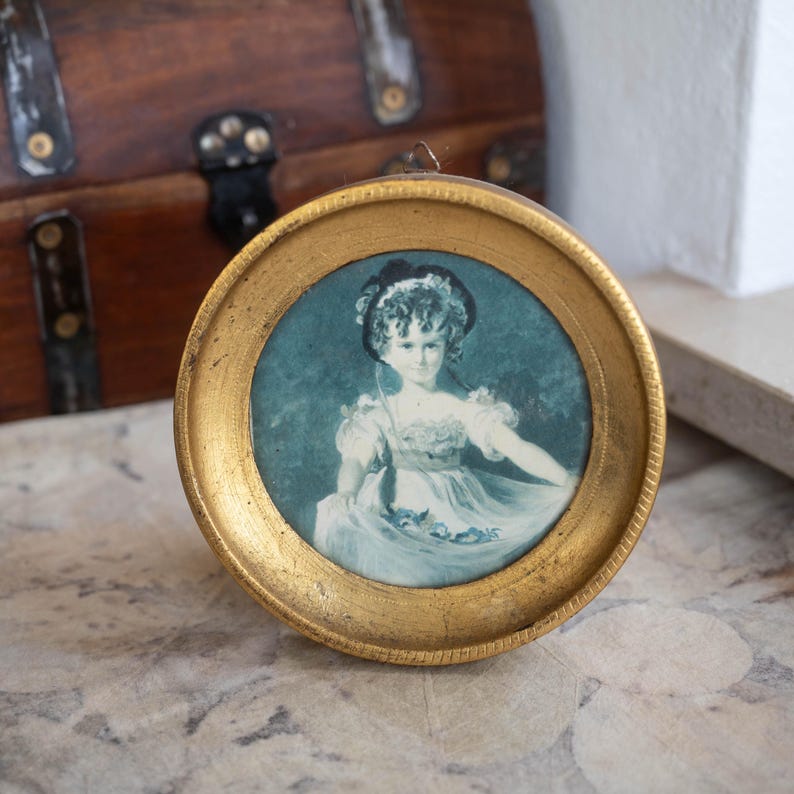 Round gold frame Vintage wood wall picture frame Gilded wooden photo frame Italian victorian circle wall frame