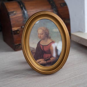 Rama owalna w stylu vintage - Portret damy w antycznej złotej ramie - Dekoracja w stylu renesansowym - Klasyczny elegancki akcent domowy