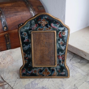 Marco de mesa de madera pintado a mano - Pintura de vidrio invertida con motivos florales y de aves - Decoración de interiores ecléctica rústica bohemia vintage