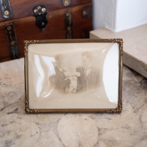 Antique bubble glass photo frame - Brass ornate wall or tabletop picture holder with convex glass - Art nouveau decor - Thoughtful gift