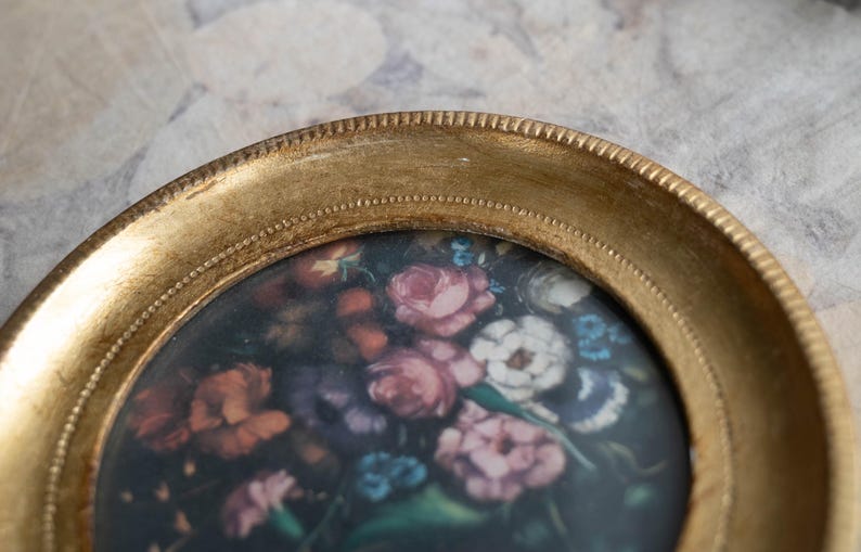 Round gold frame Vintage wood wall picture frame Gilded wooden photo frame image 5
