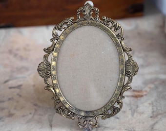 Victorian oval frame - Vintage metal filigree picture frame - Small ornate photo display - Baroque decor