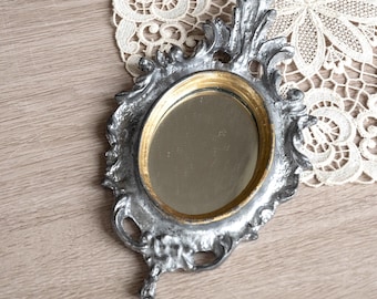 Małe ozdobne lustro ścienne z cyny – owalne lustro metalowe w stylu vintage – wystrój domu w stylu barokowym