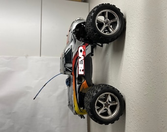 Traxxas E-Revo & Revo Collapsable Wall Mount