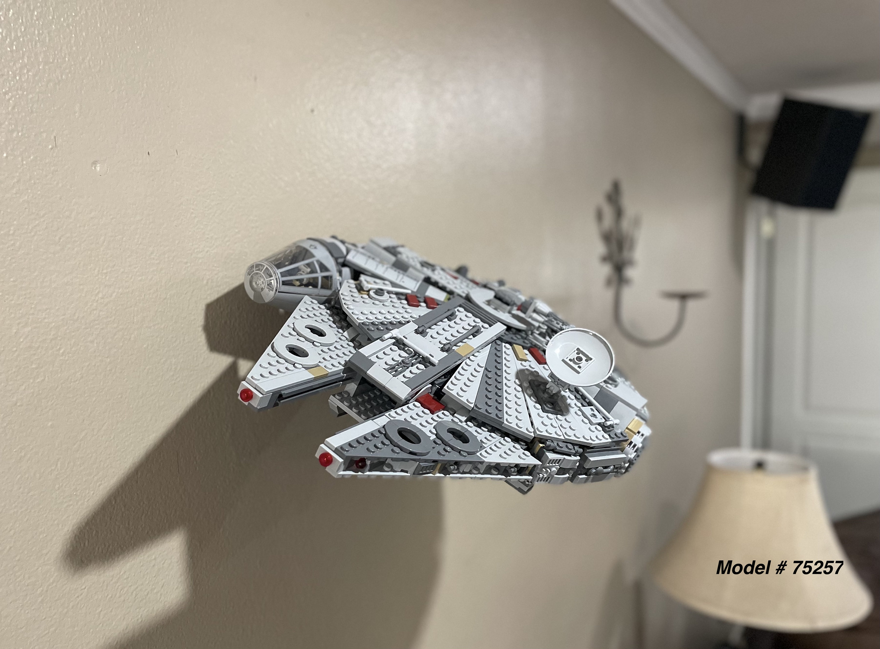 LEGO Star Wars UCS Millennium Falcon tombe au prix le plus bas