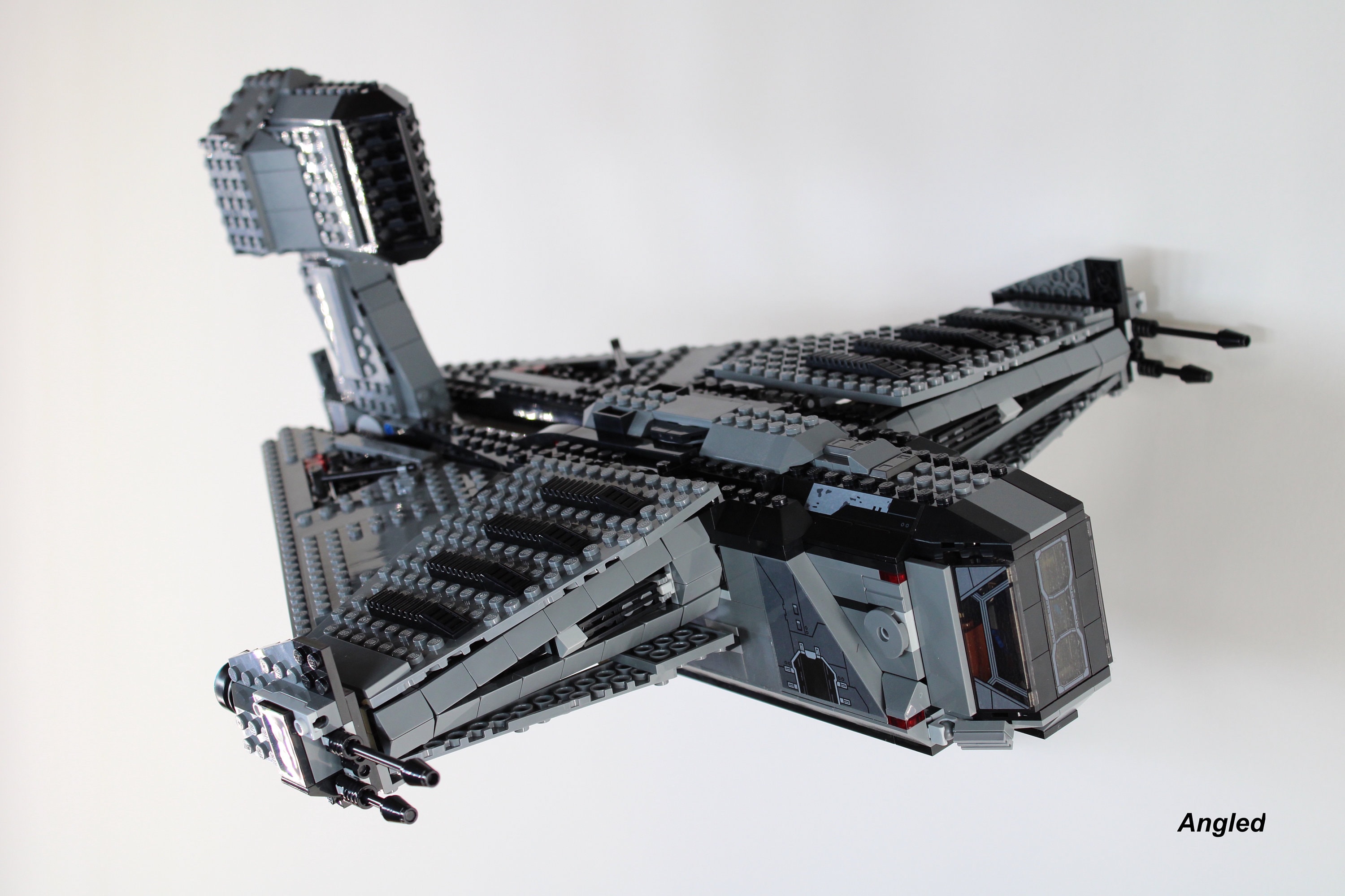 3/27中　TX LEGO® CON REVEAL: LEGO Star Wars – 75323 The Justifier and 75337