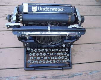 Vintage Underwood Universal Manuel Typewriter Black Industrial Black Keys PHOTO PROP