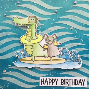 Biglietto di auguri con Coccodrillo e topo che fanno surf card compleanno handmade greeting card