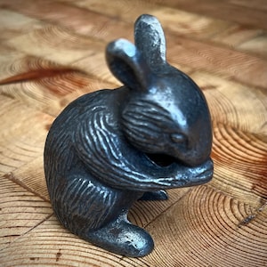 Cute little nibbling cast iron mouse