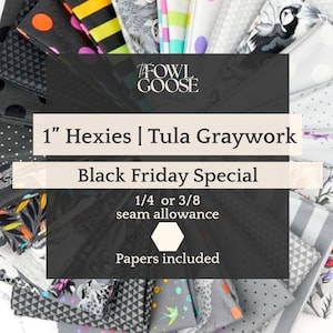 Puede incluir: Una colección de piezas de tela coloridas con varios patrones, incluyendo lunares, formas geométricas y diseños florales. La imagen presenta texto que dice "1" Hexies | Tula Graywork" y "Black Friday Special". Papeles incluidos.