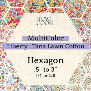 Peut inclure: Pièces de tissu hexagonales avec divers motifs floraux. Le texte indique "MultiColor Liberty Tana Lawn Cotton" et "Hexagon .5" to 3" 1/4 or 3/8". Le logo Fowl Goose est également visible.