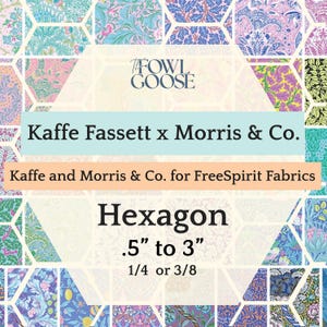 Puede incluir: Imagen con una variedad de patrones de tela coloridos en un diseño de hexágono. El texto incluye "Kaffe Fassett x Morris & Co." y "Hexágono .5" a 3"". El logotipo de Fowl Goose está en la esquina superior izquierda. La imagen es para FreeSpirit Fabrics.