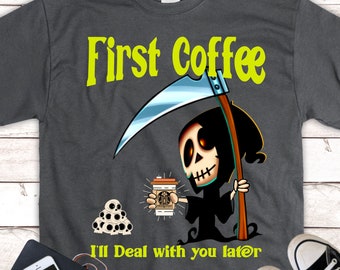 Koffie Eerste Reaper Skeleton Drinken Koffie T-Shirt, Grappige Halloween Reaper Cafeïne Grafisch Kostuum Shirt, Coffee Lovers t-shirt