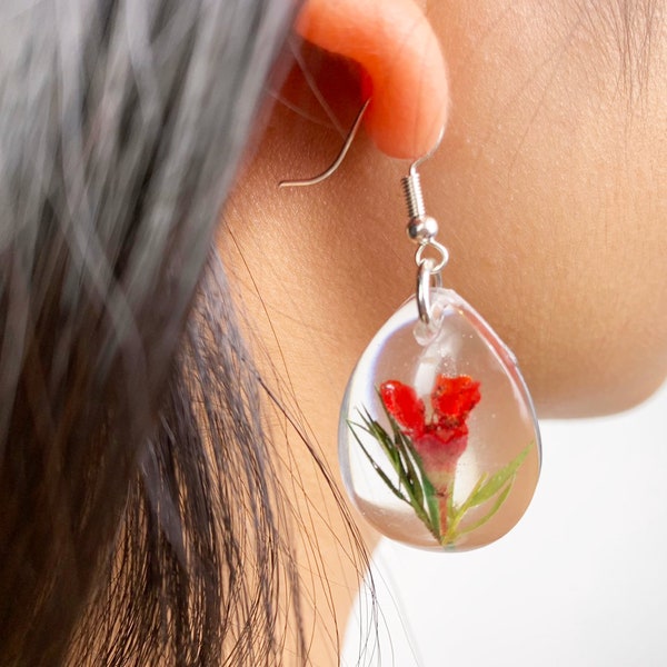 Handmade dangle droplets earrings, red flower resin pendant, real pressed flowers jewelry, vintage resin earring, Birth flower earring