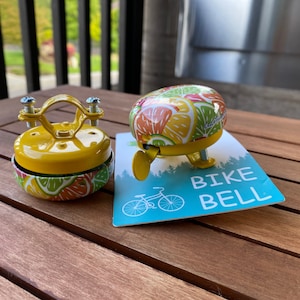 Citrus bike bell front and back view

cute bike accessories - bicycle accessory - gift for her - gift for bike rider - birthday gift - bicycle bell - Cute Things Seattle bike bell - cycling gifts, holiday gifts, wheelchair accessories