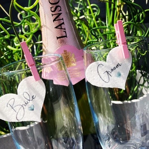 24 PERSONALISED WEDDING guest names printed on edible paper drinks toppers with matching mini pegs. Perfect for place settings!