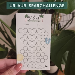 Könnte beinhalten: Eine druckbare Urlaubssparchallenge mit einem Hexagon-Gitter, einer Sonne, Palmen, Flip-Flops und einem Flugzeug. Der Text lautet "Urlaub Sparchallenge" und "Ziel - O - "