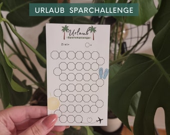 Könnte beinhalten: Eine druckbare Urlaubssparchallenge mit einem Hexagon-Gitter, einer Sonne, Palmen, Flip-Flops und einem Flugzeug. Der Text lautet "Urlaub Sparchallenge" und "Ziel - O - "