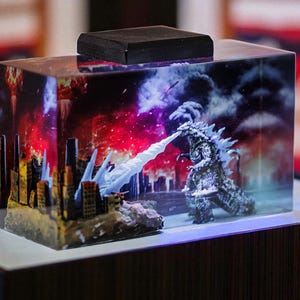 Handgemaakt harsdiorama nachtlampje - Giant Monster in City epoxylamp, aangepaste ledlamp, uniek bureaudecor, geekcadeau voor hem, Halloweencadeau