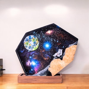 Lamp Galaxy astronaut  Resin, astronaut resin epoxy, Lamp custom resin, epoxy resin lamp, purple lamp, night light wood, table lamp wood