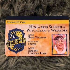 Magische Schule - Hexerei und Zauberei - gelb und schwarzes Haus - Student ID - Cosplay - anziehe - individuell personalisiert