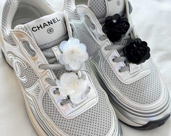 Eilish Flower Shoe Charm for Sneaker Decoration, Trendy Acrylic Petal Design with Beaded Center, 2pc Set