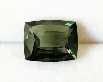 Rare Green Sapphire Ceylon 3.62 Cts
