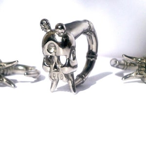 Skull Ear Hanger: Sterling Silver Stretched Lobe Tunnel (6 Gauge)
