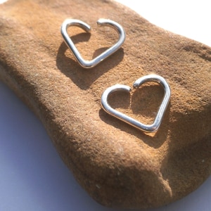 Pendiente de cartílago en forma de corazón, piercing Daith, hélice, trago, torre, ceja, caracola, cómodo, plata de ley 925, aro para la oreja, parte superior de la oreja