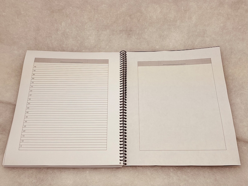 Puede incluir: Un cuaderno abierto de espiral con p&aacute;ginas rayadas a la izquierda y una p&aacute;gina en blanco a la derecha.