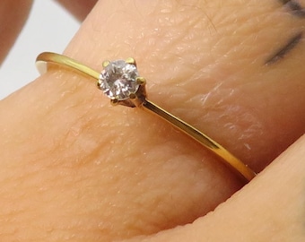Vintage 18K Gold diamond solitaire ring