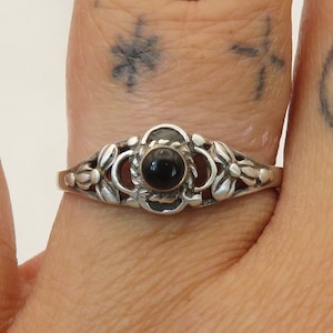 Vintage sterling silver onyx ring