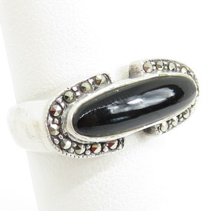 Vintage sterling silver onyx and marcasite ring