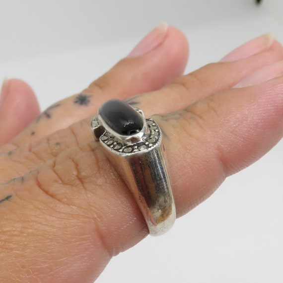 Vintage sterling silver onyx and marcasite ring - image 7