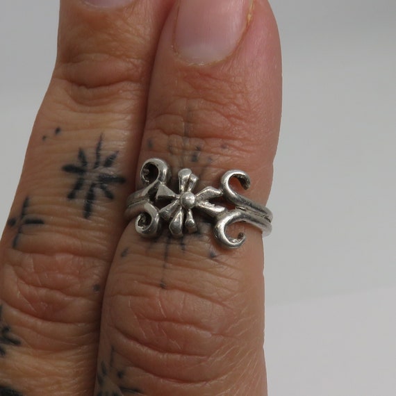 Vintage sterling silver flower ring - image 8