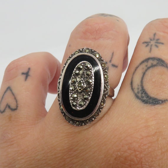 Vintage sterling silver onyx and marcasite ring - image 5