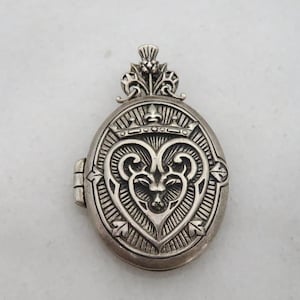 vintage sterling silver highland Scot’s Lucken booth locket Maxine miller