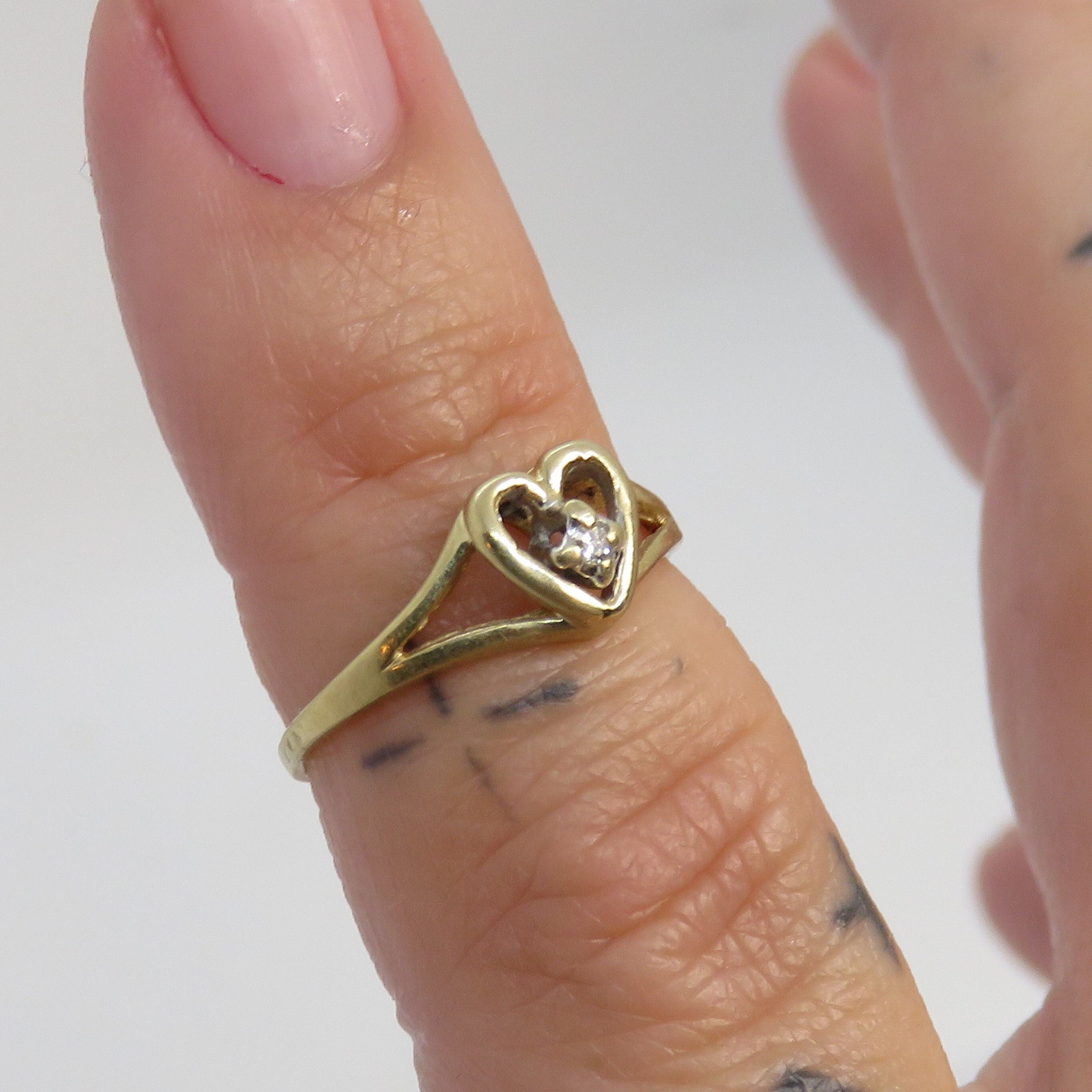 Vintage 10k yellow gold Diamond heart pinky midi ring