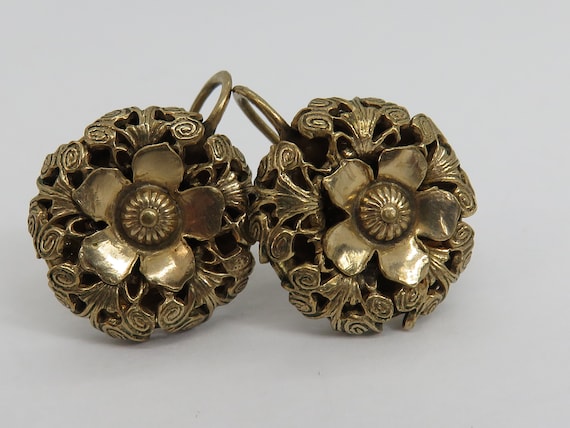 Vintage GF flower screw on earrings - image 1