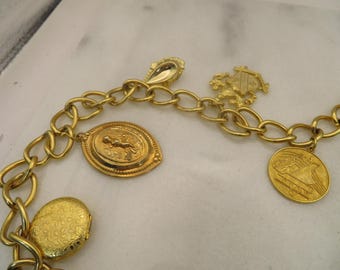 Vintage Escada Gold Tone Dangle Charm Chain Belt - Etsy Israel display picture 1