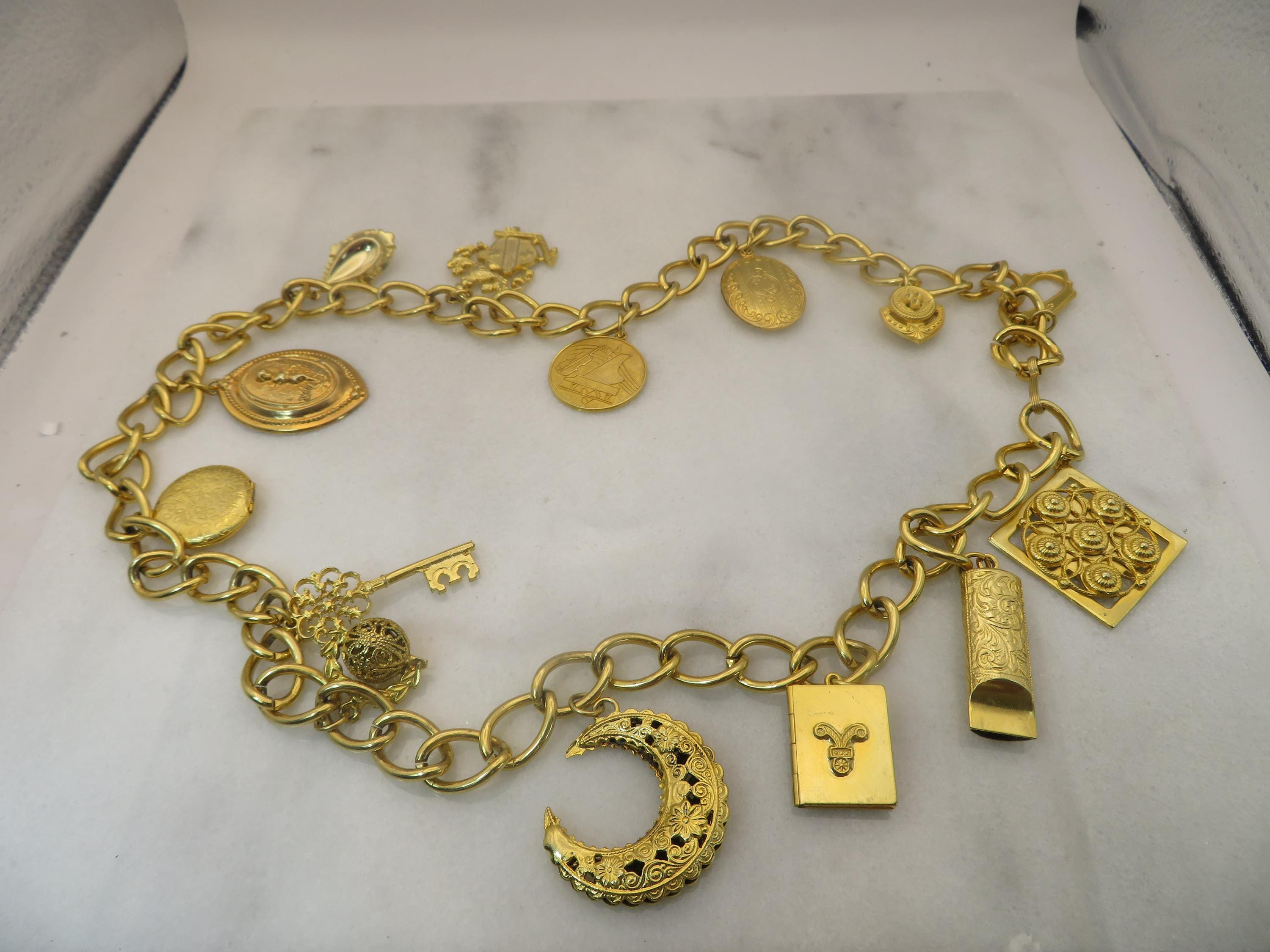 VTG Rare Escada Link Gold Belt Escada Rare Signed Gold Tone Metal Hammered Link Belt Chain  main image 4
