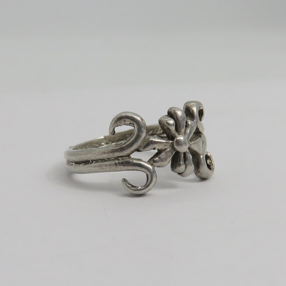 Vintage sterling silver flower ring - image 2