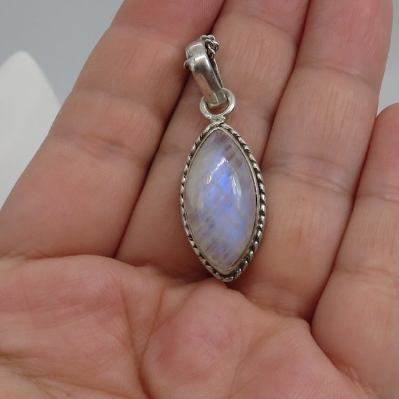 Vintage sterling silver dainty moonstone necklace