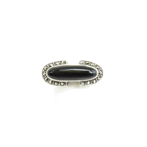 Vintage sterling silver onyx and marcasite ring - image 2