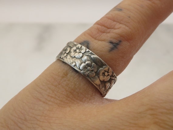 Vintage sterling silver floral band ring - image 10