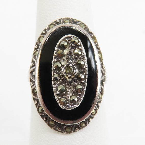 Vintage sterling silver onyx and marcasite ring - image 2